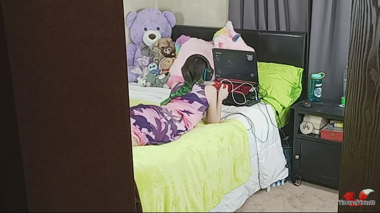 OC: Roommate apparently couldnt resist my cute self while I played Fable! - free porn video