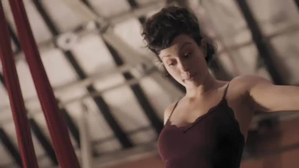 Natasha Jascalevich, Brazilian Actress in a Hot Contortonist Sex Scene - free porn video