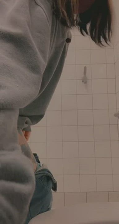 Had to run to the restroom to play with myself, was extra horny 🥵 - free porn video