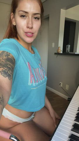 Wanna take a piano class with this sassy musician? - free porn video