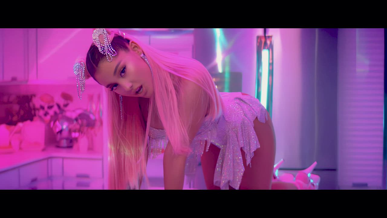 Ariana Grande’s petite body drains me all the time - free porn video