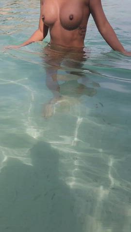 Daylight skinny dipping [GIF] - free porn video