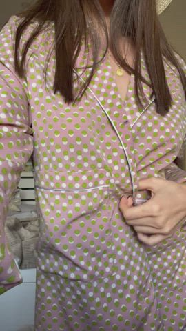 Checking my outfits 😏 - free porn video