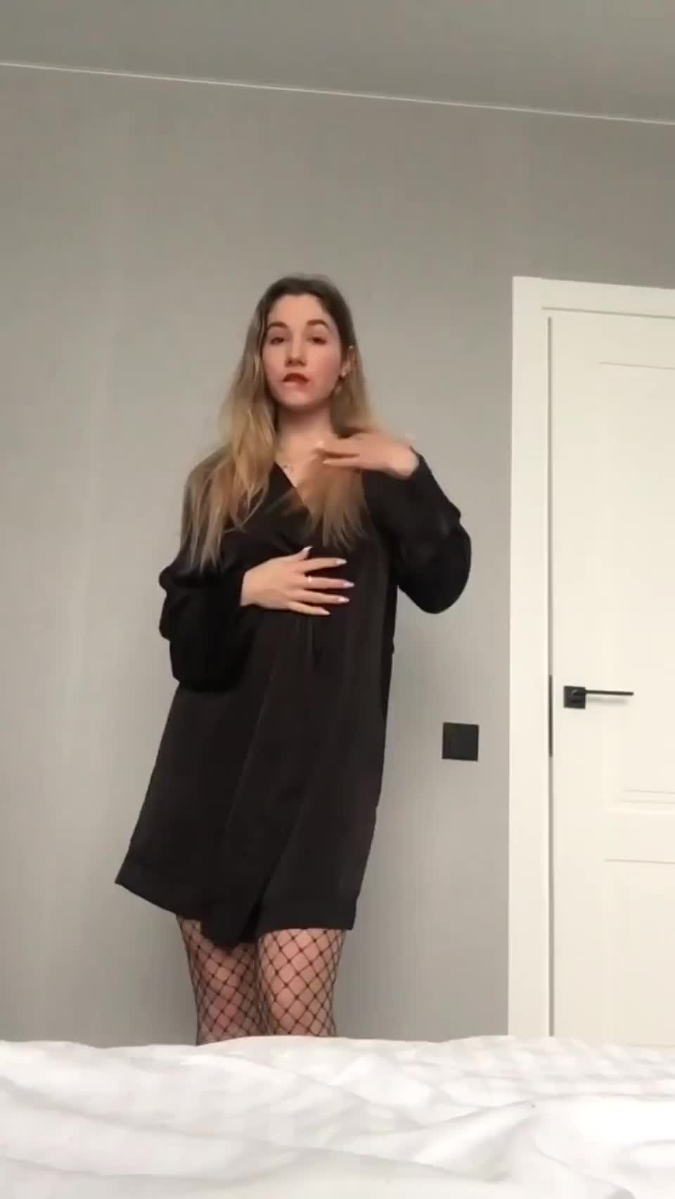 Enjoy the view under my nightgown - free porn video