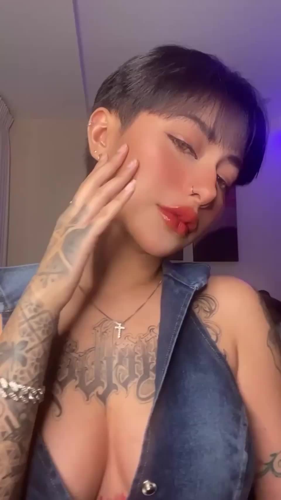 Let me tell you a secret - free porn video