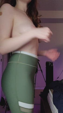 I feel like my leggings don't do my ass justice. Do you agree? - free porn video