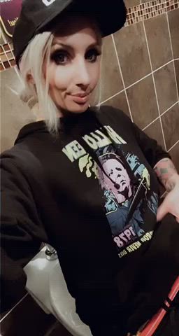 Bathroom boobies - free porn video