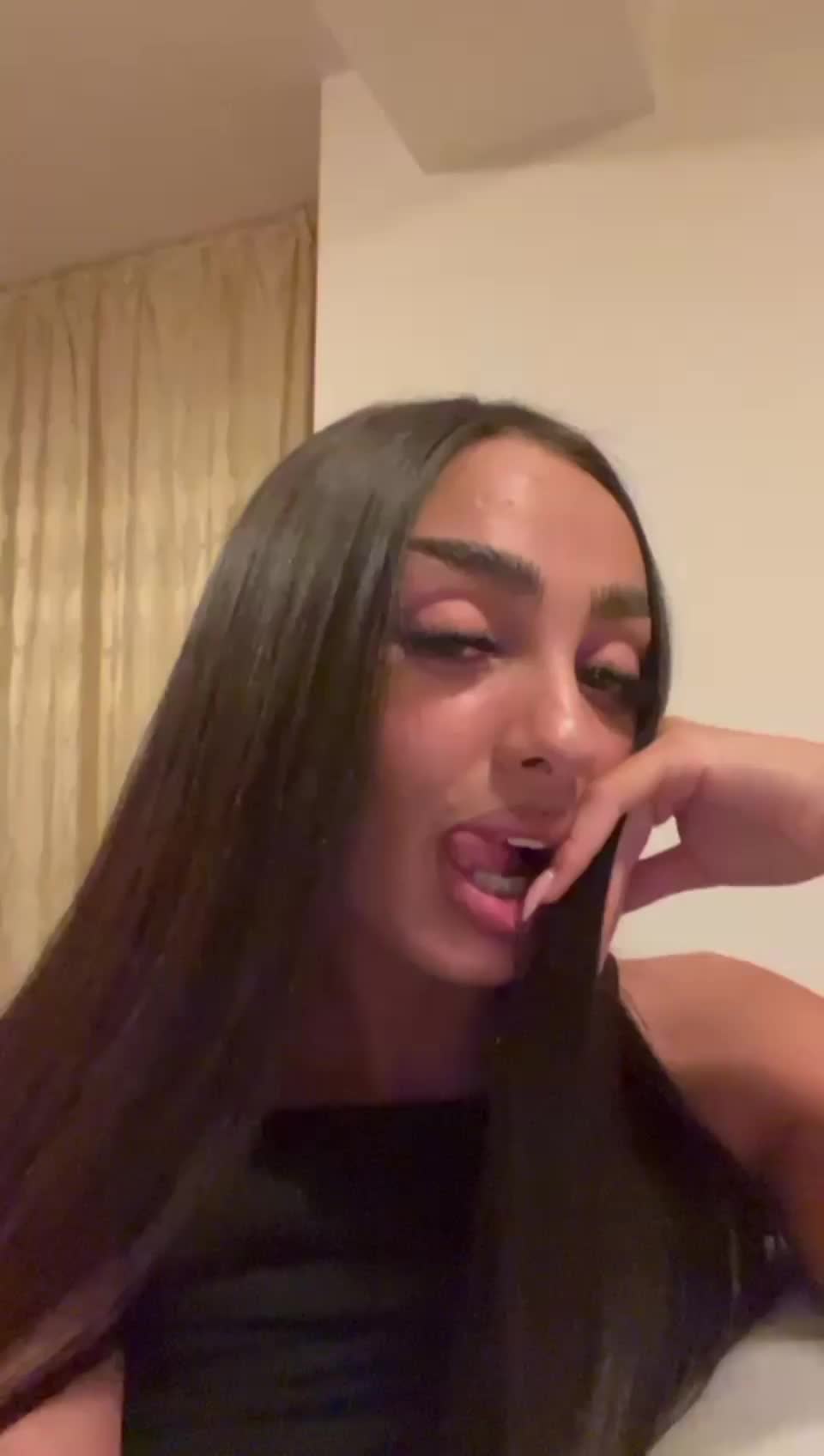 Say hi if you’d fuck me raw on the first date - free porn video