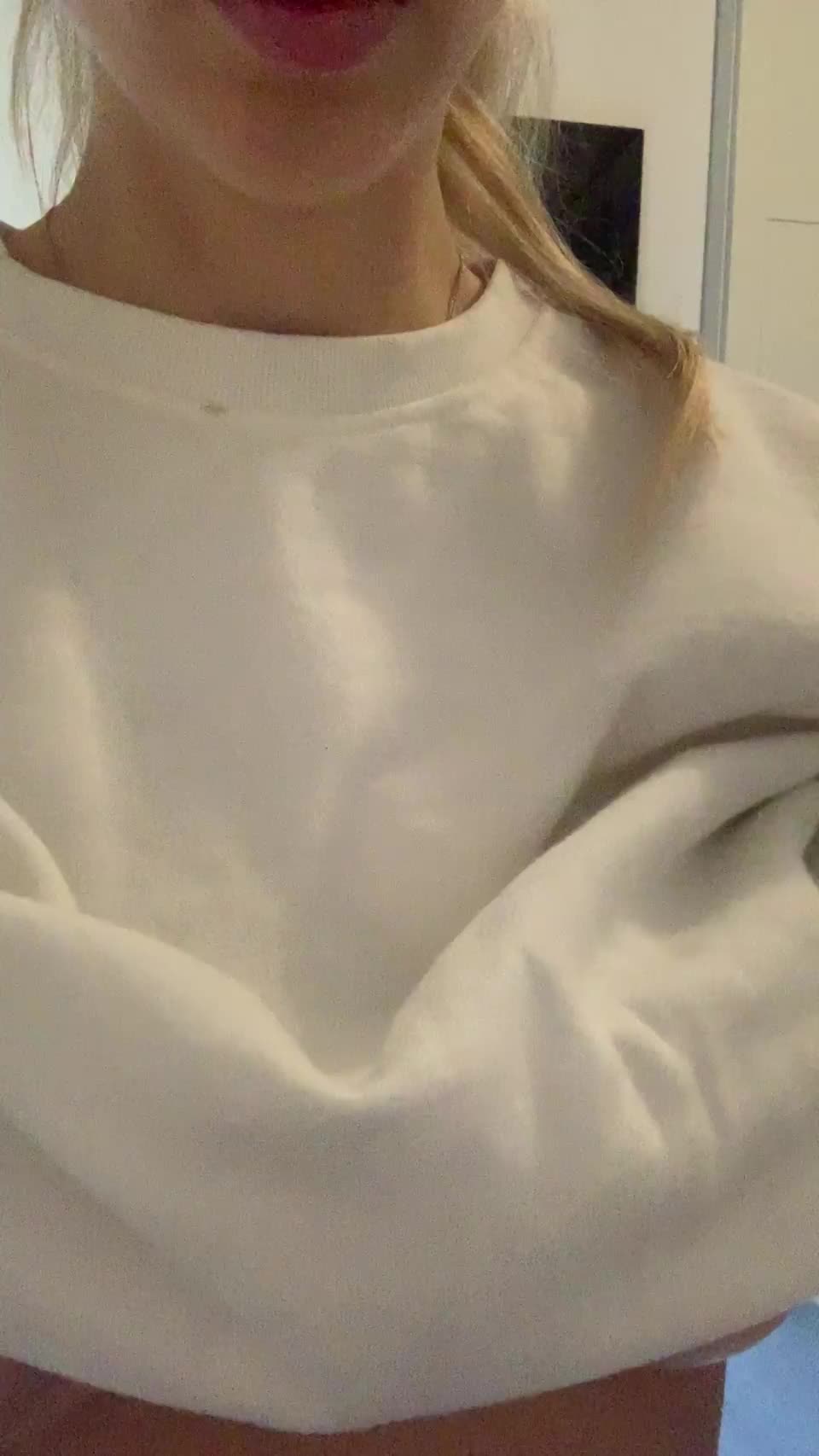 21[F] the up arrow for a surprise in your DMs! 💕 l’m One of the girls that actually send [S.napchat: 👻 elena_7nice - free porn video