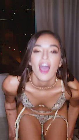 Emily Willis solo squirting - free porn video