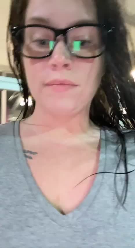 Parking lot walk [gif] - free porn video