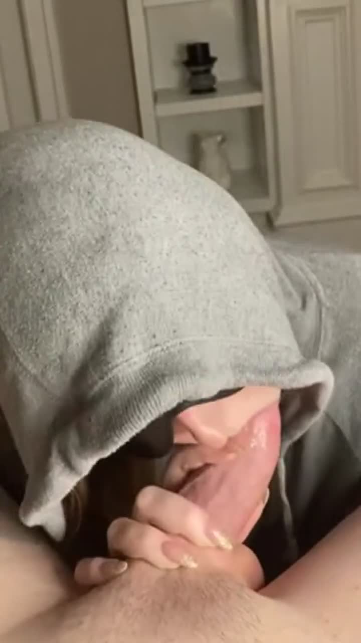 I’m in my own world when I suck cock 😊 - free porn video