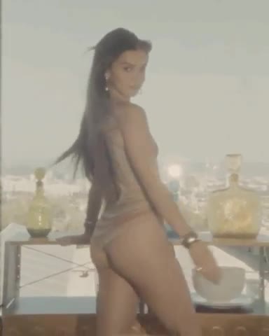 Hailee Steinfeld loves to tease - free porn video