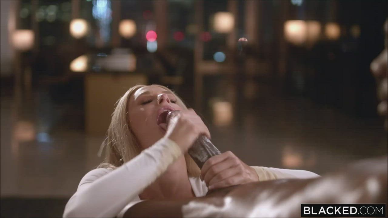 Emma is hypnotized by GIANT cock and makes him cum all over her face - free porn video