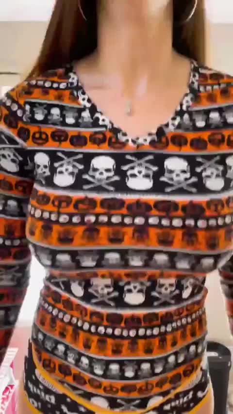 Everyone Loves Big 🎃🎃 - free porn video