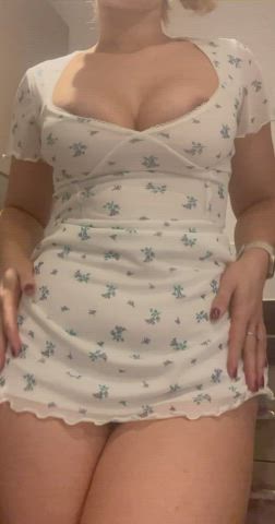 Wearing a short dress with no panties or bra underneath feels so naughty 😏 - free porn video