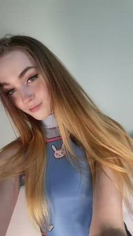 I love the view of this cute blonde spreading her pussy close up from below - free porn video