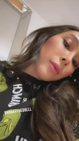 Do I make your cock grow 3 sizes just like the Grinch? 😋 - free porn video