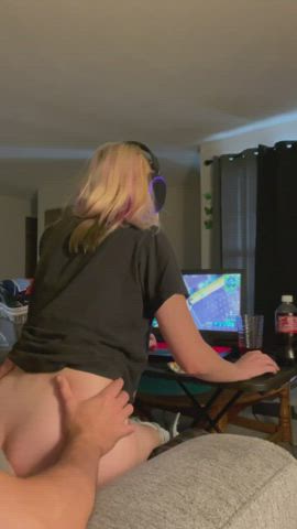 Love when he fills me up, even if I’m busy catching a dub. - free porn video