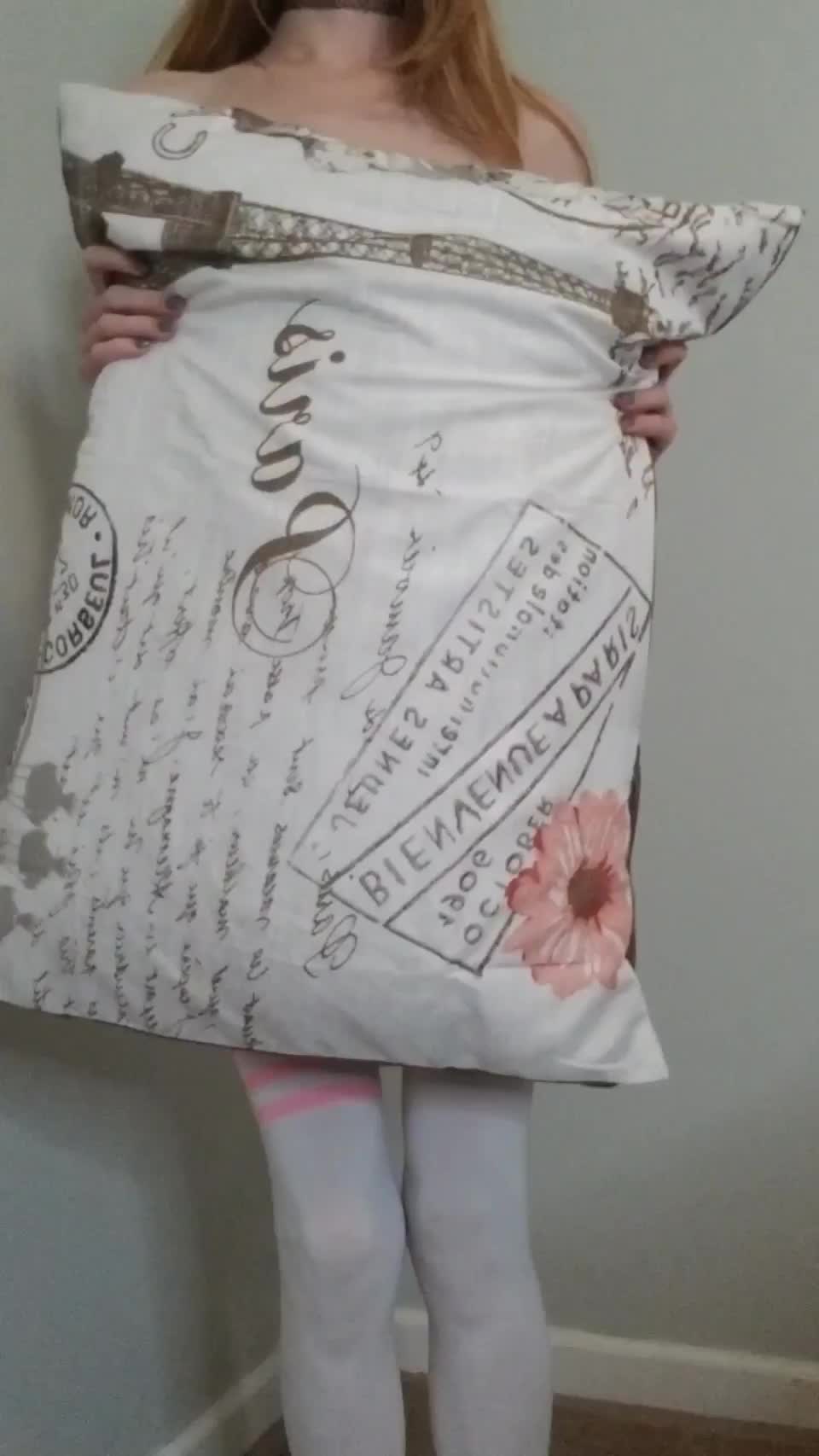 I challenge you to a pillow fight - free porn video