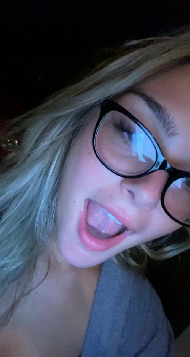 Was giving him a goodbye hug which turned into a good bye blow job on his front porch🥲 - free porn video