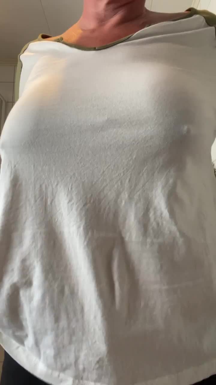 I’m bored. Here’s my tits. 😌 (f41) - free porn video