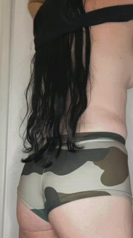 Long hair and a perky butt is a good combo - free porn video