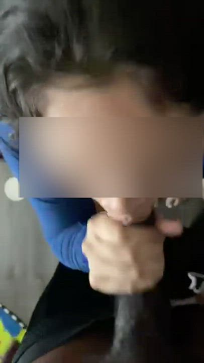 Love nutting on her lips - free porn video