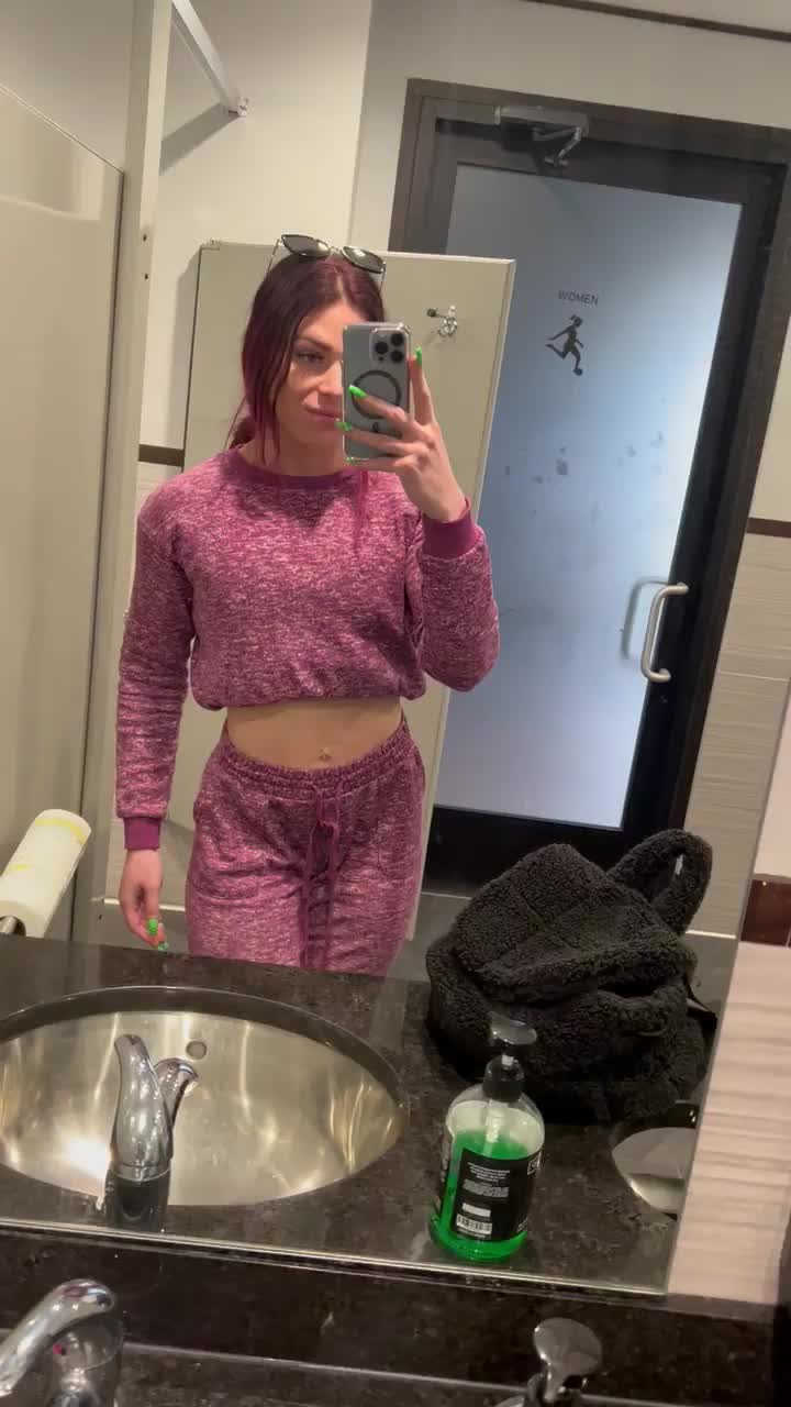 Restaurant bathrooms are a must [GIF] - free porn video