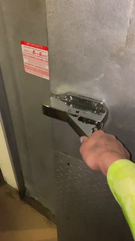 I wanna be fucked and sucked in the walk in freezer at work 🥵🥶 - free porn video
