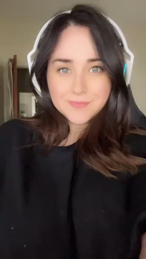 A little sleepy today but my boobs are wide awake and ready to be fucked - free porn video