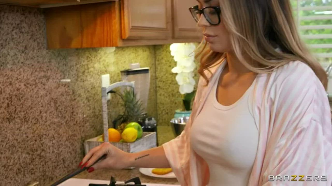Keeping Ashly Occupied - free porn video
