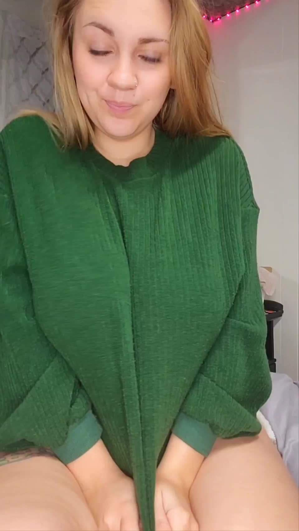 I was born with tits the size of a watermelon and they are juicy - free porn video