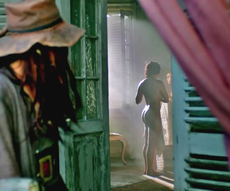 Birthday Babe: Jessica Parker Kennedy in Black Sails [S1E8-2014] - free porn video