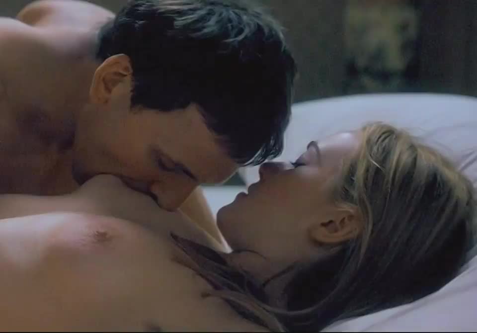 Kate Winslet gets her tits sucked - free porn video