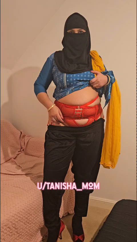 Thick hijabi rides a cub dick - free porn video