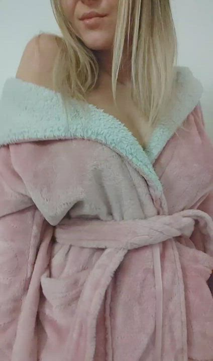 I get so turned on knowing guys are cumming looking at my busty tits on my small frame 🇸🇪💦 - free porn video