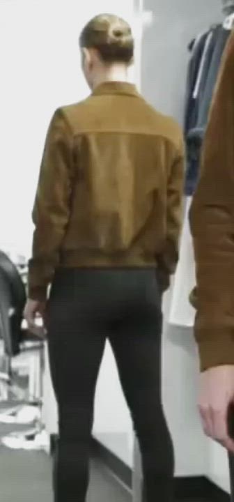 Brie Larson's Amazing tight ASS - free porn video