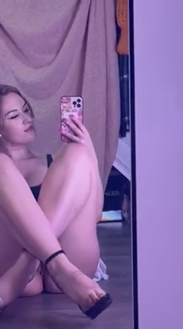 Eat my pussy and make my legs shake - free porn video