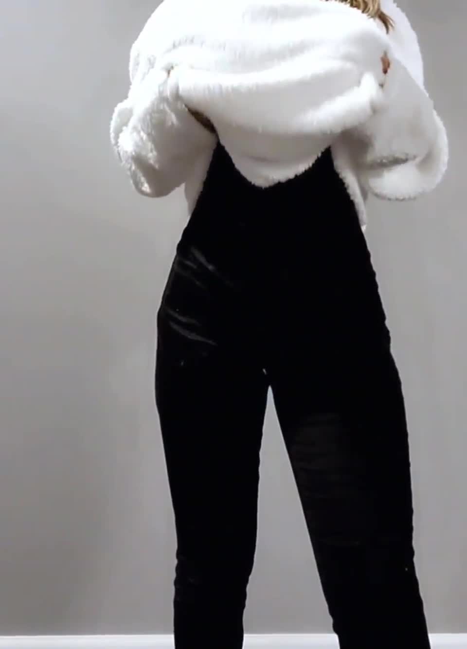 Mom bodies are just curvy enough lol 😆 - free porn video