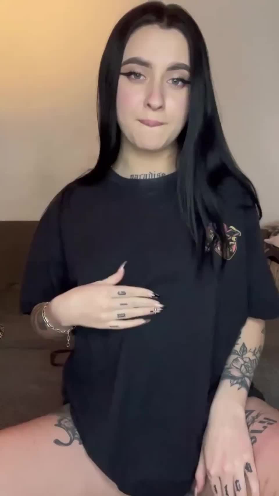 lick or fuck my juicy pussy? - free porn video