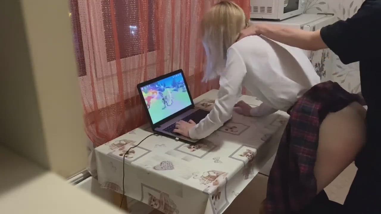 Distracting her from playing Genshin Impact with his cock - free porn video