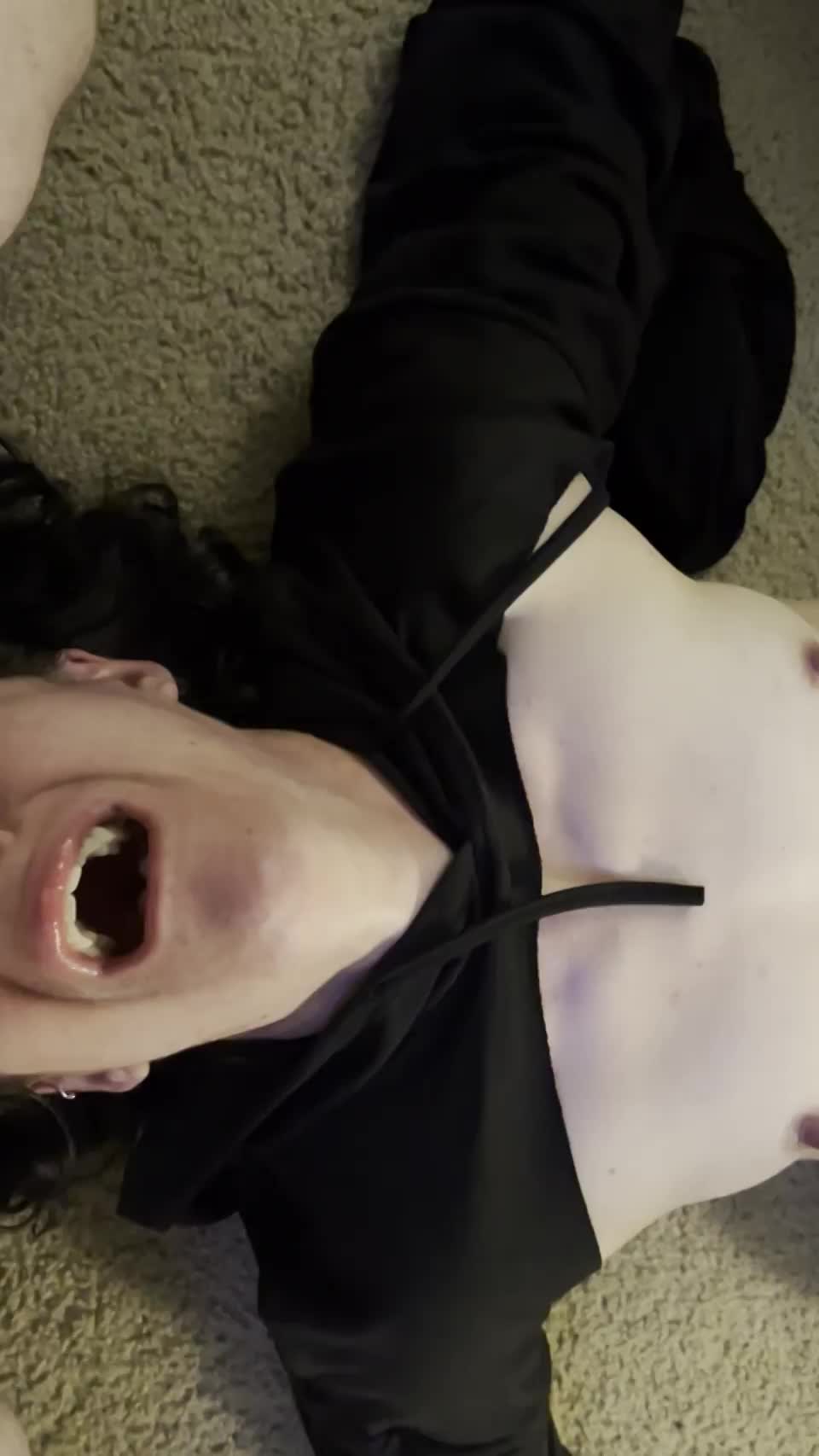 Audio on to find out why this threesome cumshot made me laugh so hard... #Squirterproblems - free porn video
