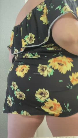 Fresh out the shower and spreading my cheeks for you - free porn video