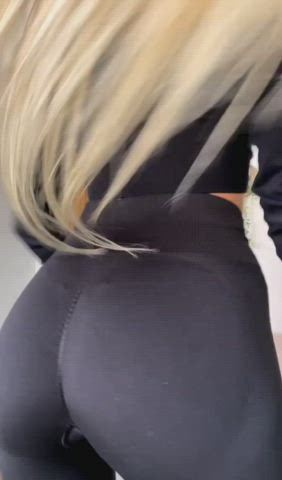 Think I might distract you at the gym - free porn video