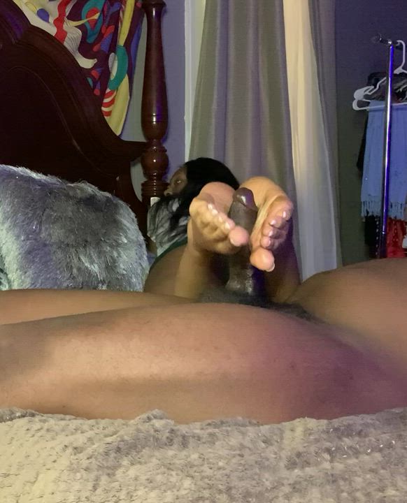 I made him squirt everywhere with my soles 💦 - free porn video