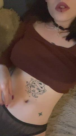 a gothic babe who wants to jump on you - free porn video