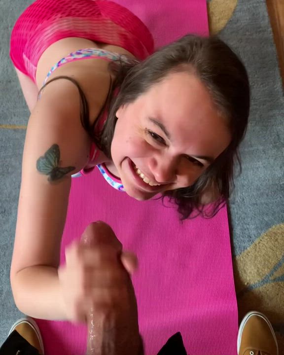 A blowjob a day keeps the side-hoes away 😜 - free porn video