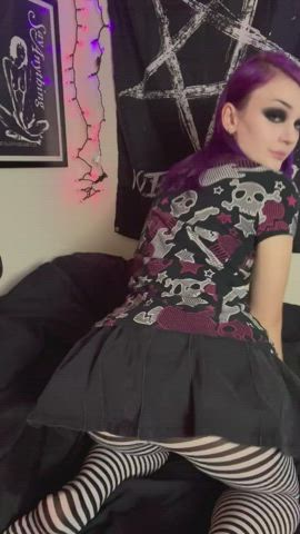 Pull my tights down and get to breeding… pretty please - free porn video