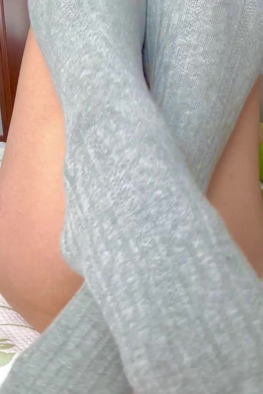 Make it purr with a tongue kiss... - free porn video
